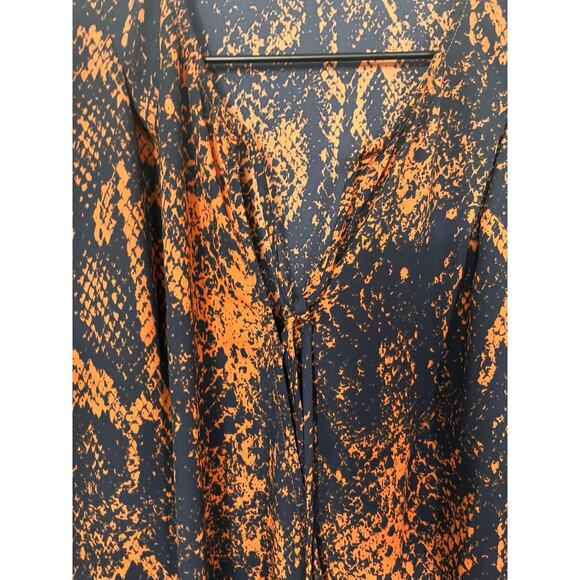 CAbi Womens Border Wrap Long Sleeve Snake Skin Pattern Blue Blouse Size Small - Picture 2 of 6